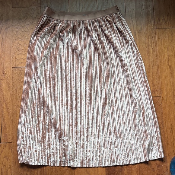 Beyond Yoga Dusty Blush Pleated Midi Skirt - Picture 3 of 3